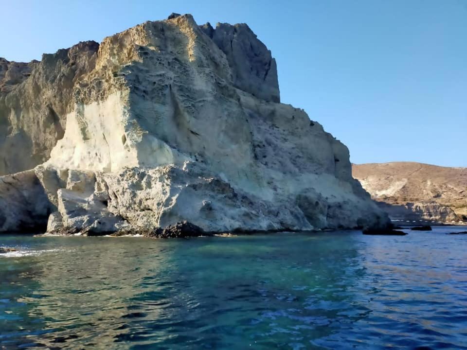 Rodothea And Adams On The Beach, Santorini Monolithos  Bagian luar foto